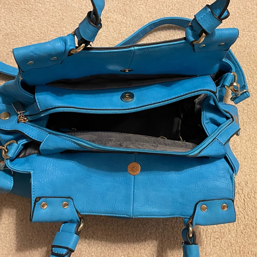 Large Crossbody - Picture 3 of 4
